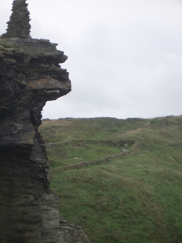 [Picture: Ruins of Tintagel Castle 10: End of the wall]