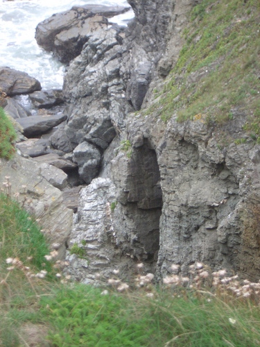 [Picture: Cave mouth]