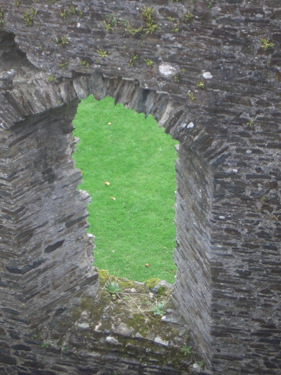 [Picture: Restormel Castle 16: Castle window]