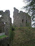 [Picture: Restormel Castle 34: Gatehouse and castle wall]