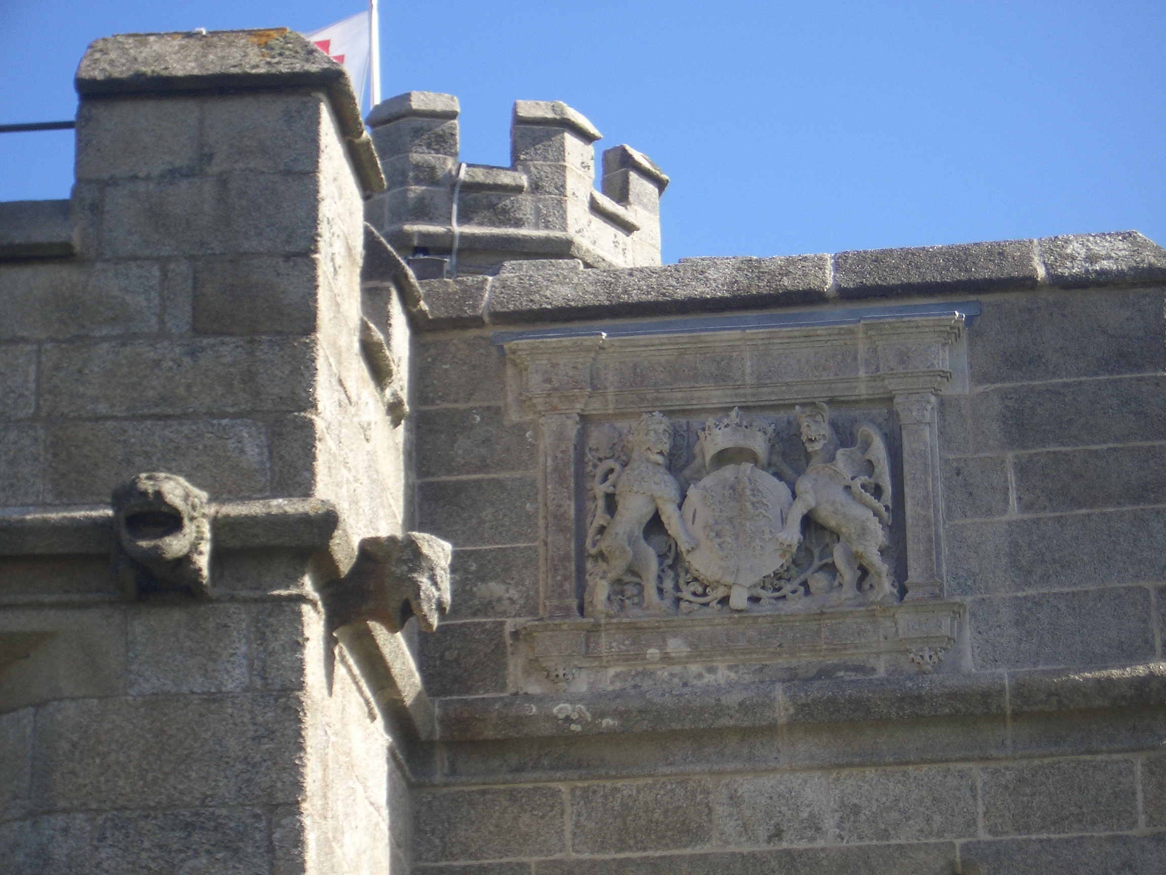 [Picture: Pendennis Castle 16: Crest]