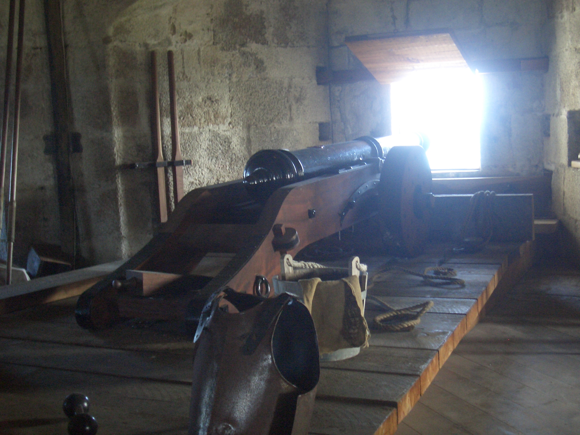[Picture: Pendennis Castle 42: cannon]
