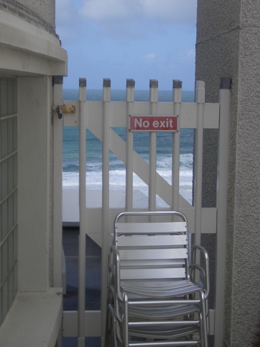 [Picture: No access to the beach 2]