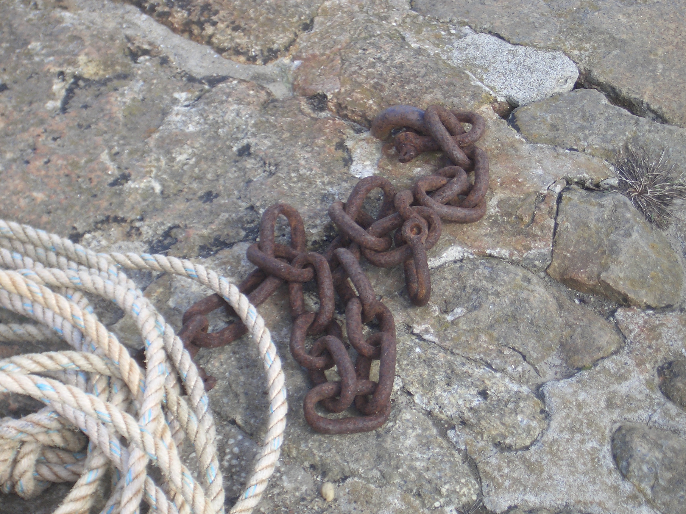 [Picture: Boat chains]