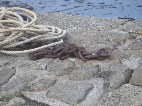 [Picture: Boat chains 2]