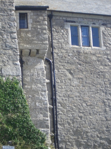 [Picture: Castle wall with overhang]