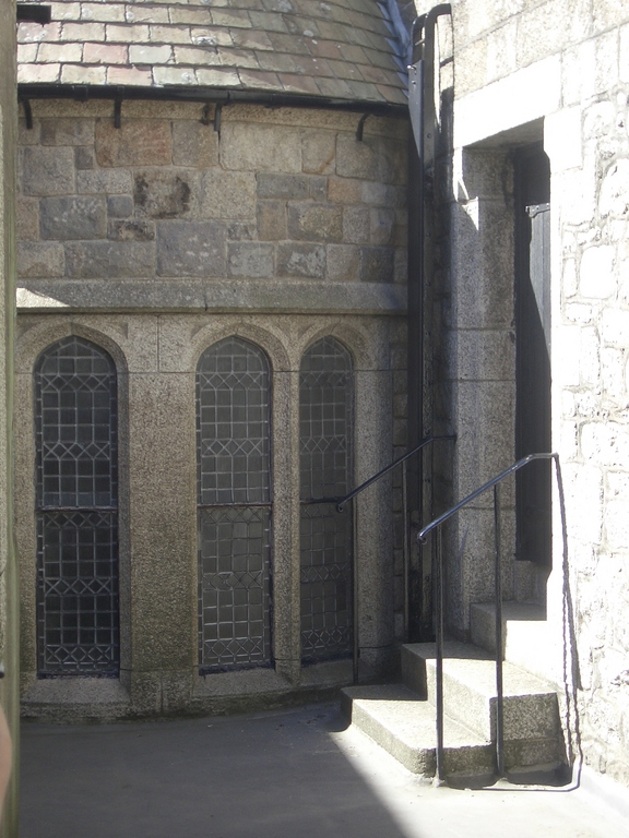 [Picture: Chapel from the outside]
