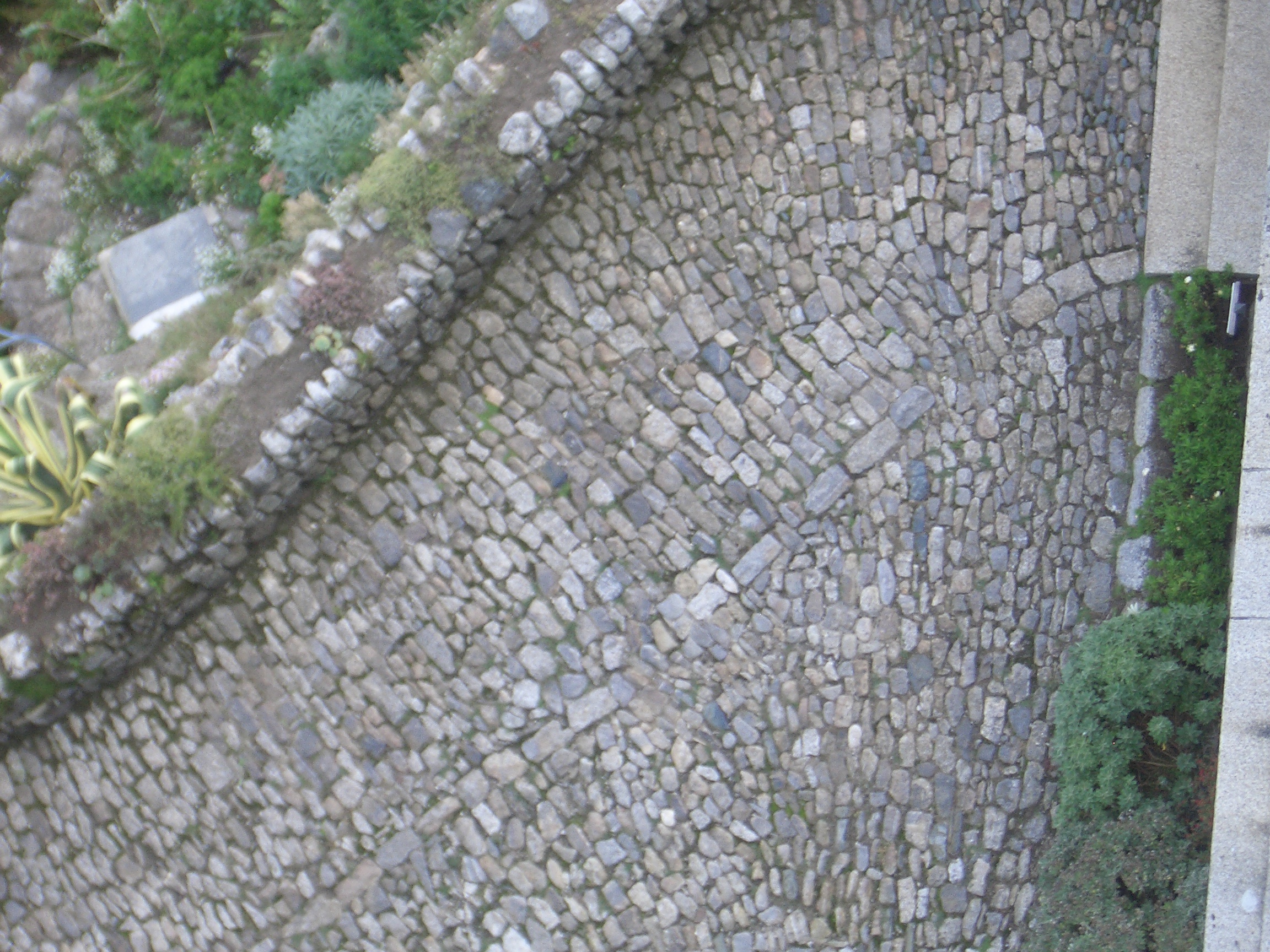 [Picture: Cobbled path from above]