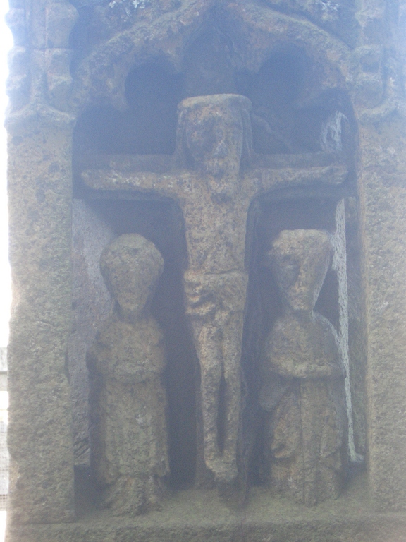 [Picture: Statue outside the church 4]