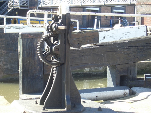 [Picture: Lock sluice opening gear]