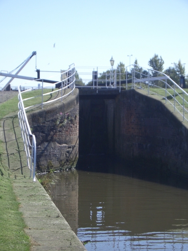 [Picture: Canal lock]