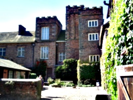 [picture: Rufford Old Hall: Courtyard]