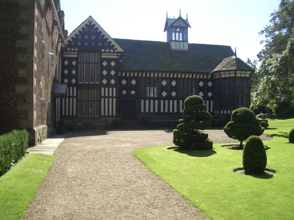 [Picture: Rufford Old hall: side view]