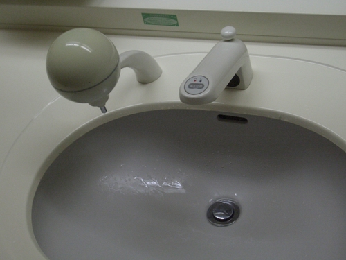 [Picture: Japanese sink]