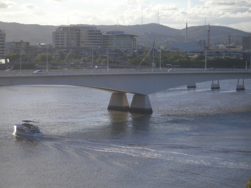 [Picture: Boat going under Brisbane Bridge]