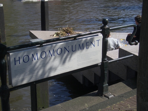 [Picture: Homomonument 1]