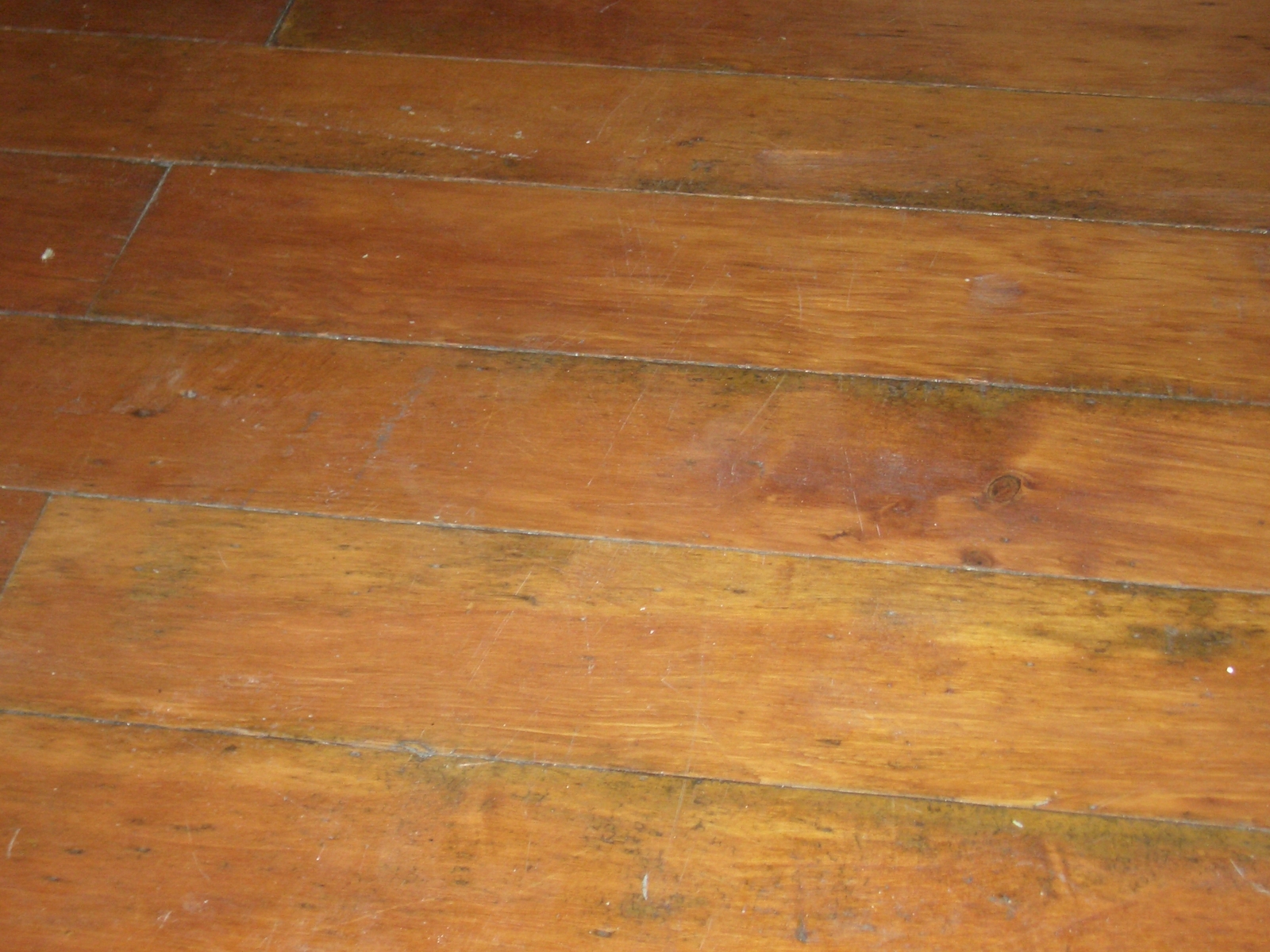 [Picture: Softwood floor]