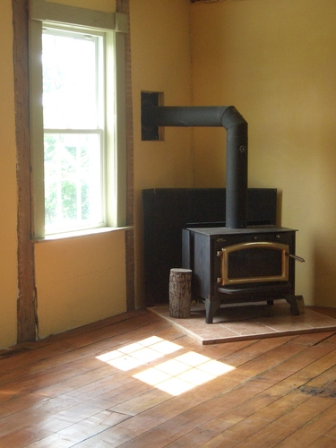 [Picture: Wood stove 1]