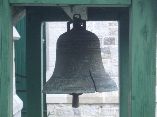 [Picture: Cracked Church Bell]