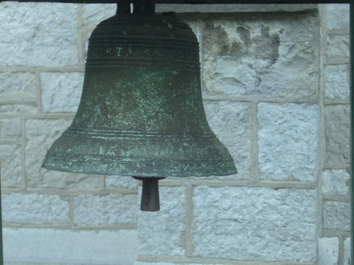 [Picture: Cracked Church bell 2]