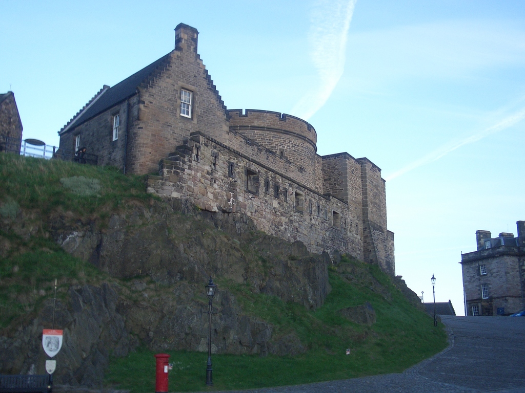 [Picture: Edinburgh Castle Round Tower 2]