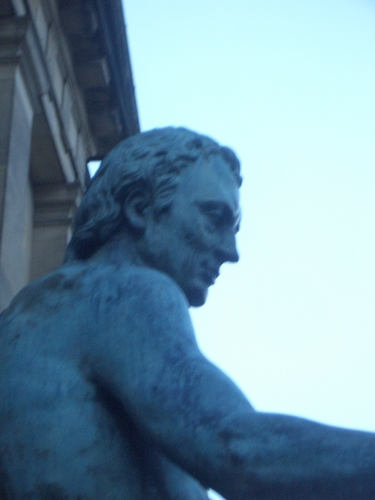 [Picture: Statue: David Hume]