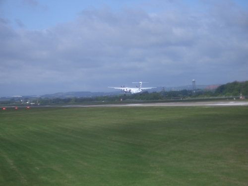 [Picture: Plane taking off 2]