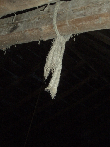 [Picture: Rope in the barn 3]