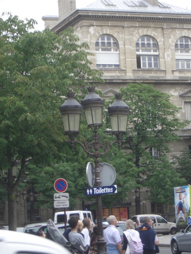 [Picture: Toilettes and a lamp-post]