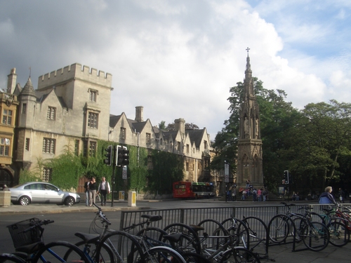 [Picture: Giles Street with Martyr’s Memorial Monument]