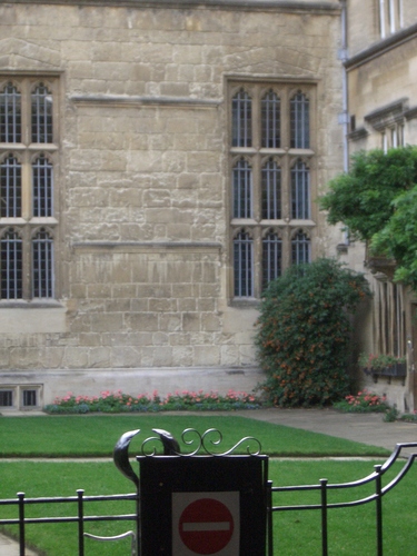 [Picture: Exeter College courtyard]