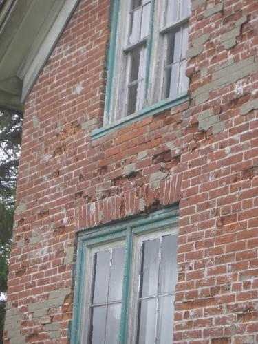 [Picture: Crappy Brickwork]