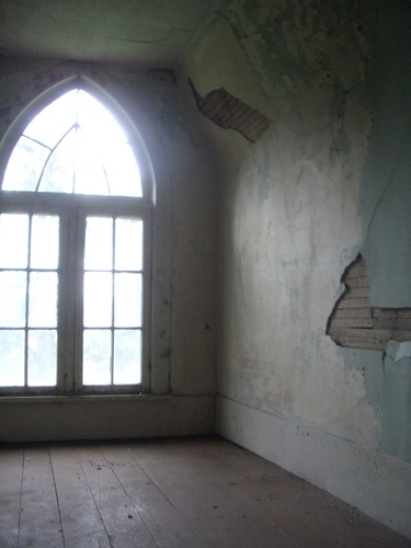 [Picture: The vestibule upstaits window]