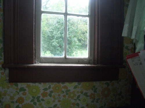 [Picture: The same window from an angle]