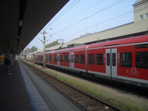 [Picture: Local train at Mannheim station]