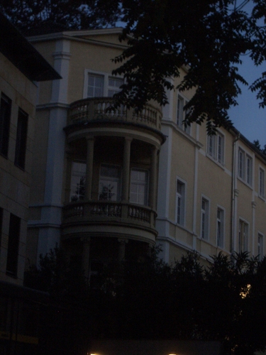 [Picture: Circular balcony]