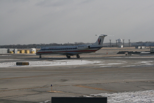 [Picture: Chicago airport: American Airlines aeroplane 3]