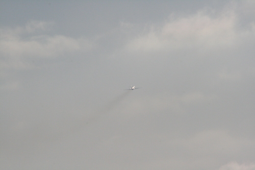 [Picture: Chicago airport: ’plane in flight 4]