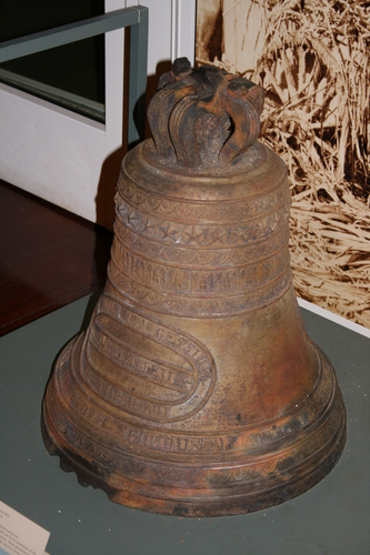 [Picture: Fountainebleau Plantation Bell 1]