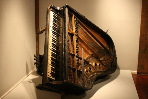 [Picture: Fats Domino’s Piano 1]