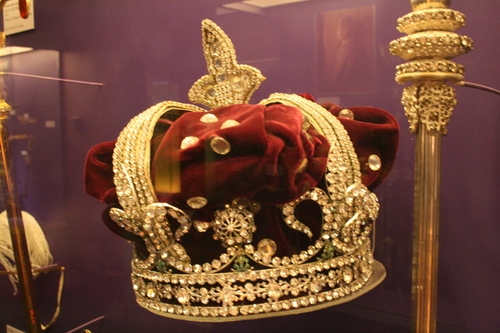 [Picture: Crown and Sceptre]