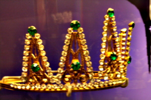 [Picture: Blurry crown 3]