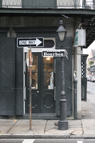 [Picture: Bourbon lamppost]