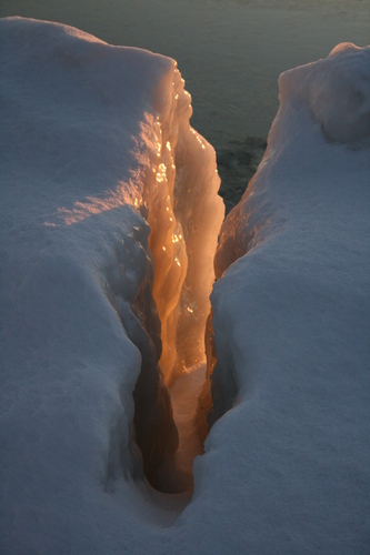 [Picture: Cleft in the ice]