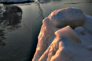 [Picture: Glowing ice 1]
