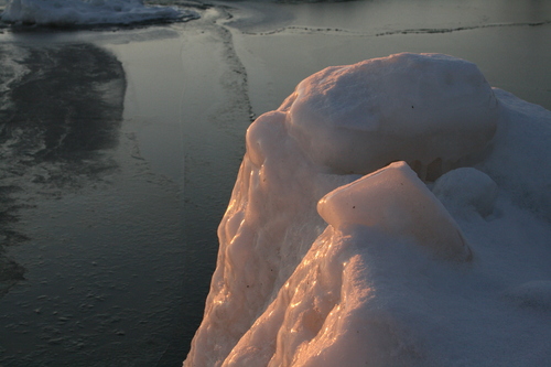 [Picture: Glowing ice 2]