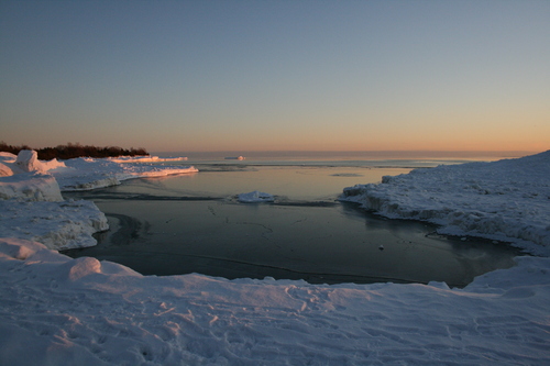 [Picture: Inlet in the Ice]