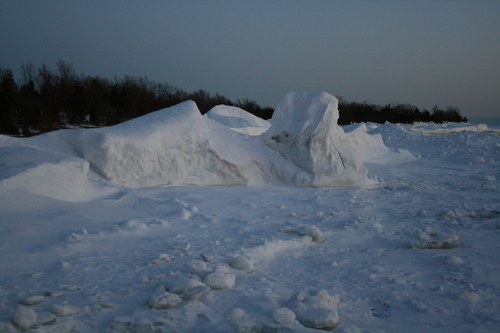 [Picture: ice mountains from further away]