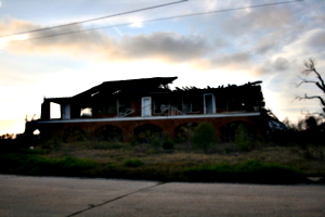 [picture: Another ruined house 1]