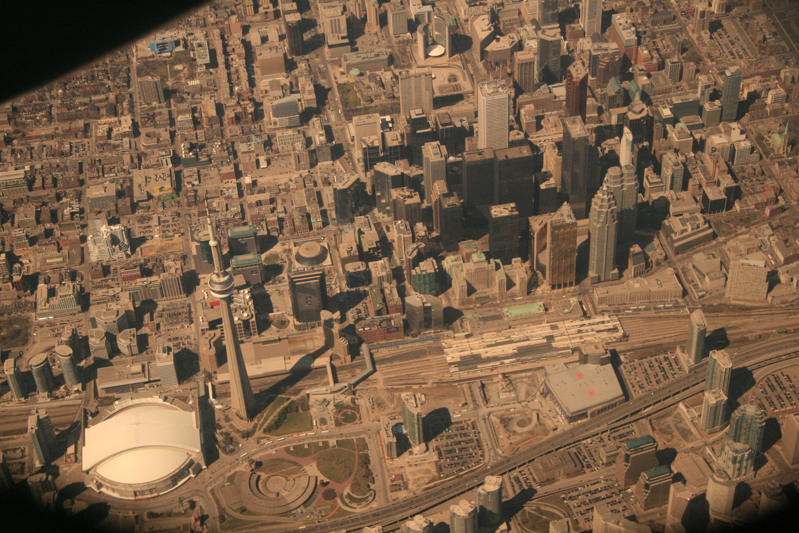 [Picture: Toronto from the air 18]